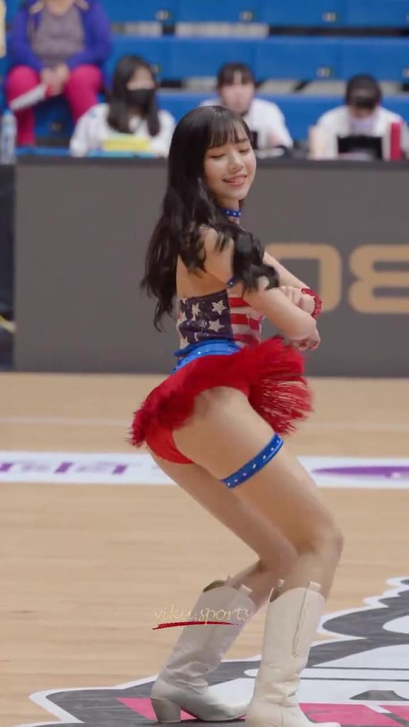 最好的啦啦隊(duì)小姐姐！自信，健康充滿活力！